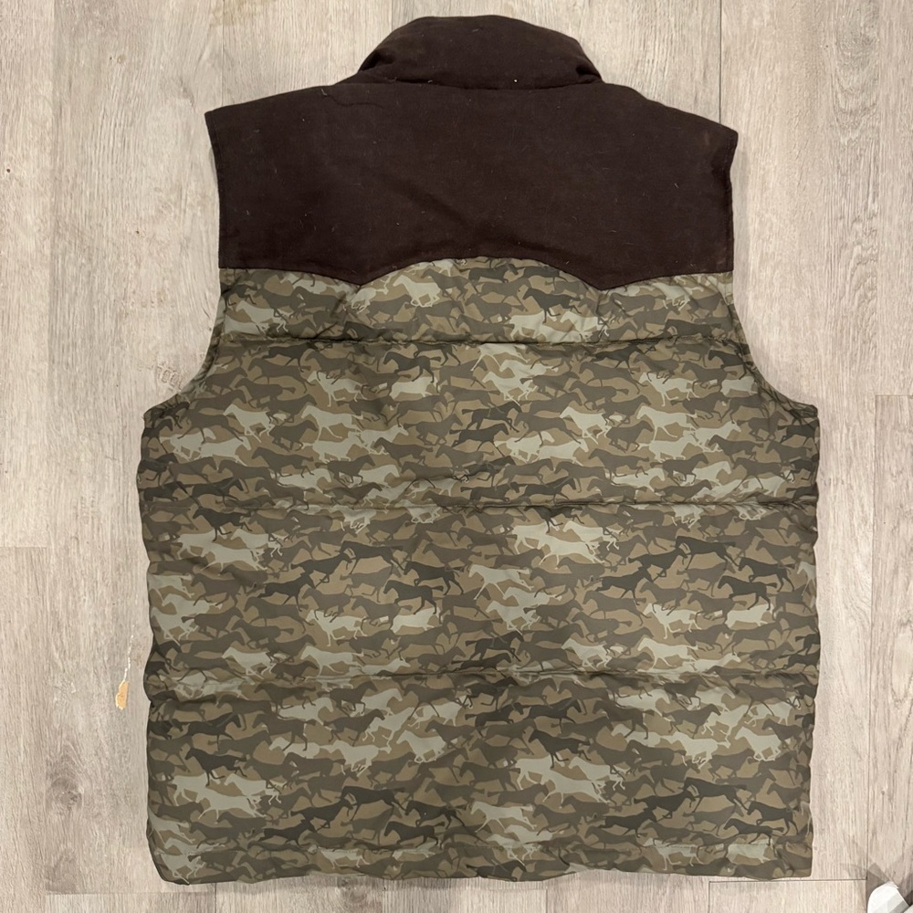 BROOKS BROTHERS Duck Down Puffer Vest Full Zip Printed Horse Camo Sz M NWT - Picture 6 of 6